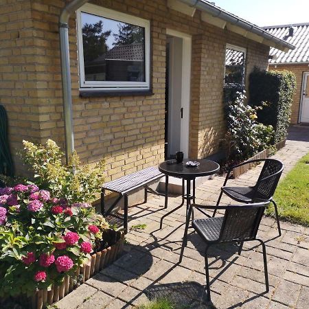 Commuter Room For One Or Two People Munkebo Exterior photo